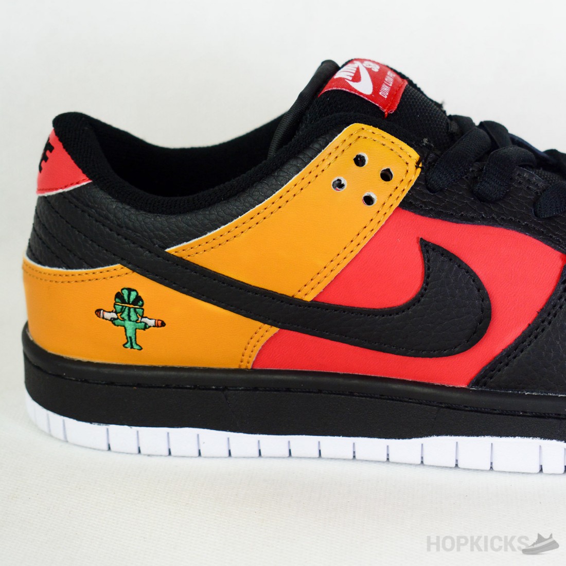 SB Dunk Low Raygun Black